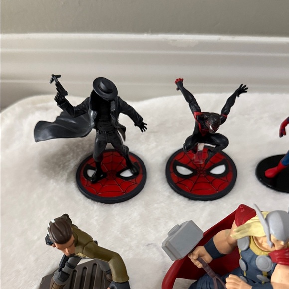 Assorted Action Figures Collection - Picture 5 of 11